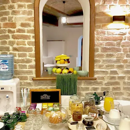 M House Bed & Breakfast 4*