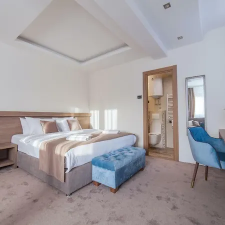 M House 4*