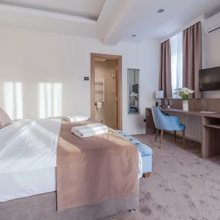 Bed & Breakfast M House 4*