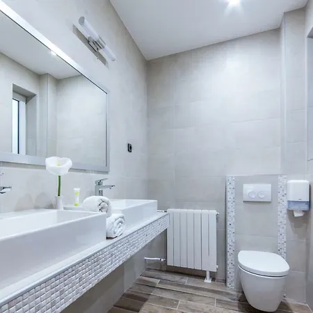 Bed & Breakfast M House 4*